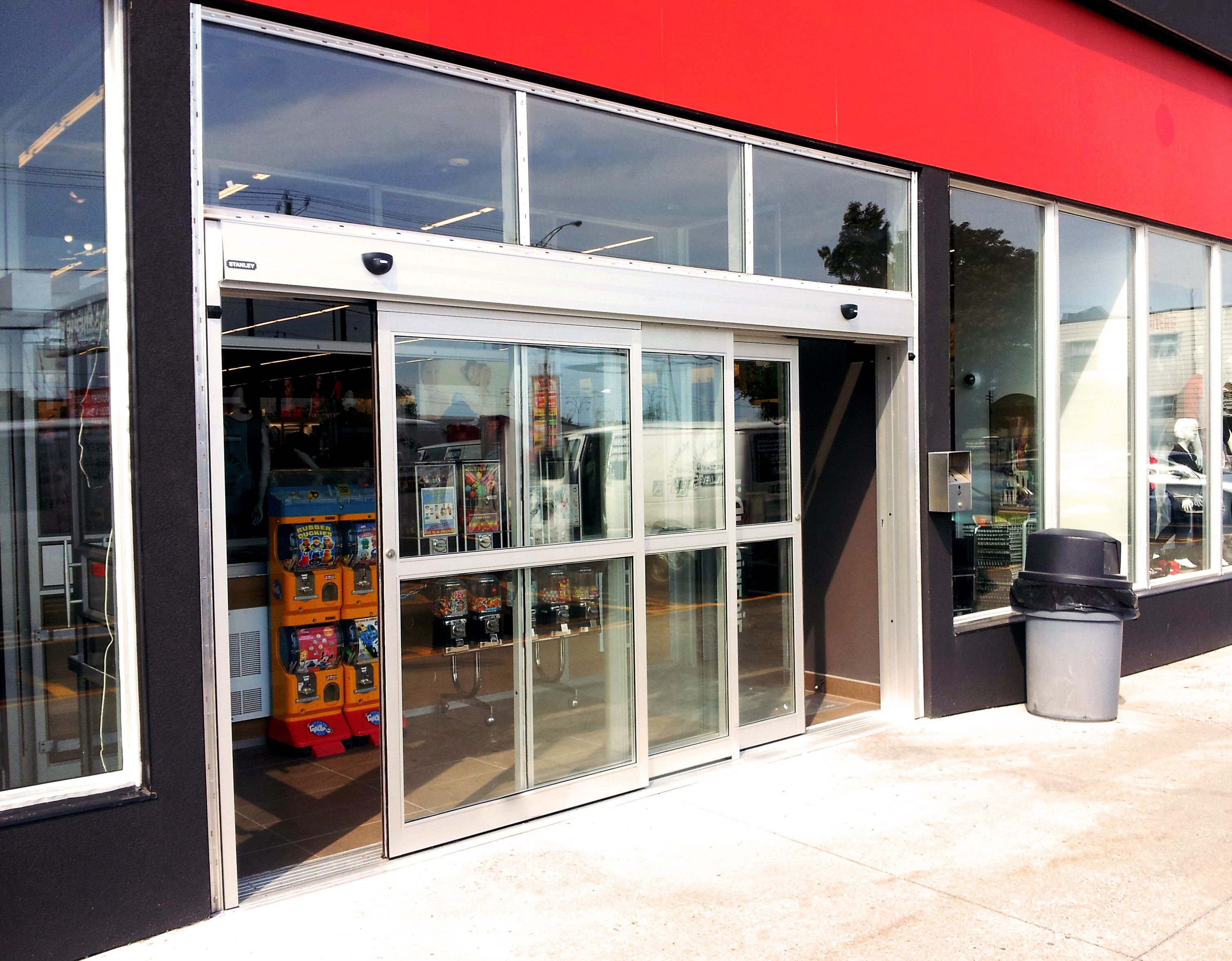 e_stanley_bypass_dual_automatic_sliding_door.jpg e_stanley_bypass_dual_automatic_sliding_door.jpg