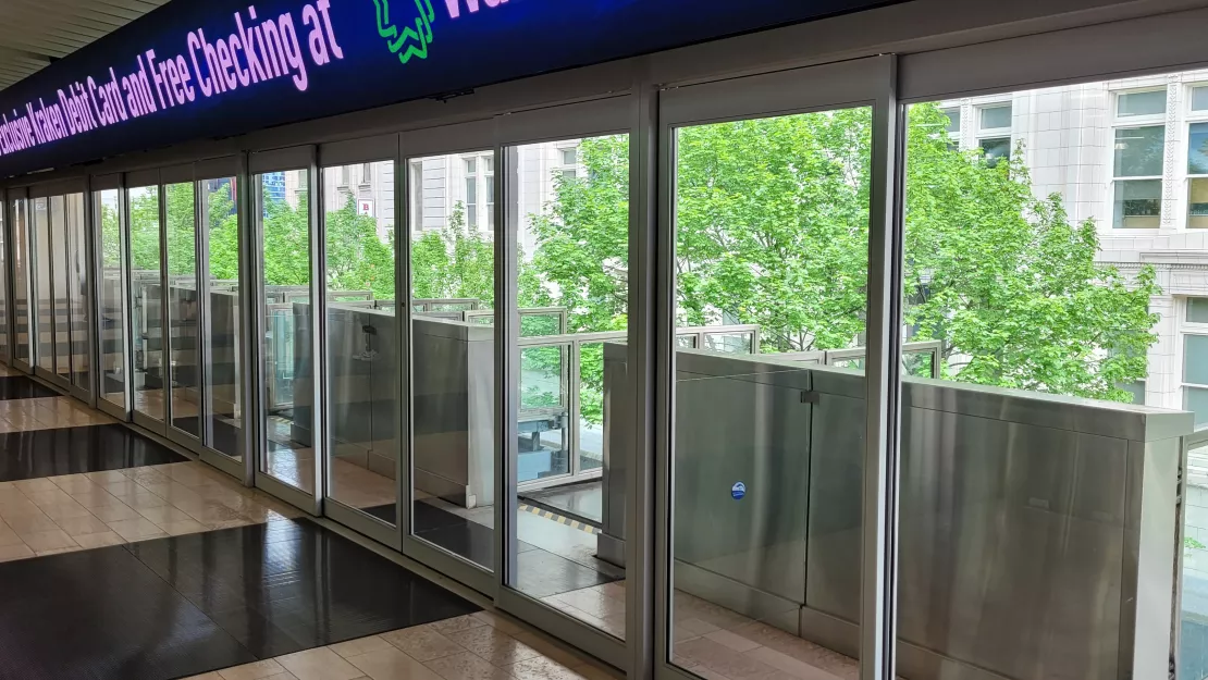 Seattle Monorail Platform Screen Doors