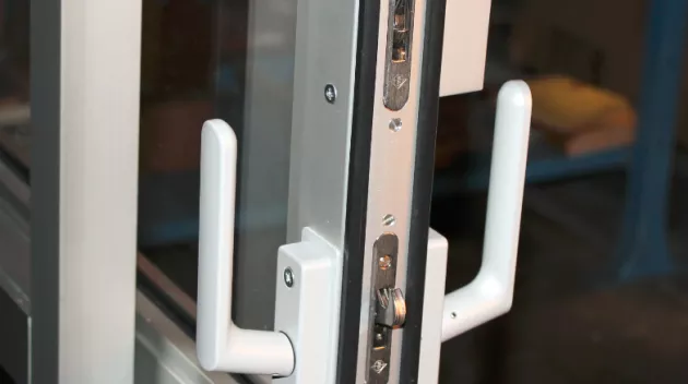 A set of door handles on the 7200 series.