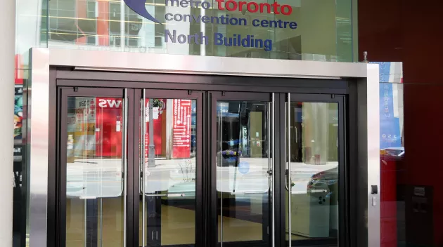 Building entrance with set of balanced manual doors.